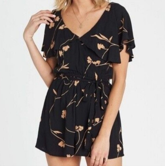 Billabong Pants - Billabong on the run short romper- S